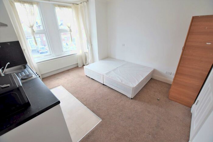 Studio To Rent In Ashgrove Road, Goodmayes, IG3