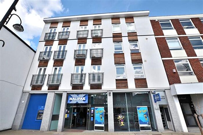 2 Bedroom Apartment To Rent In Townview, - High Road, Loughton, IG10