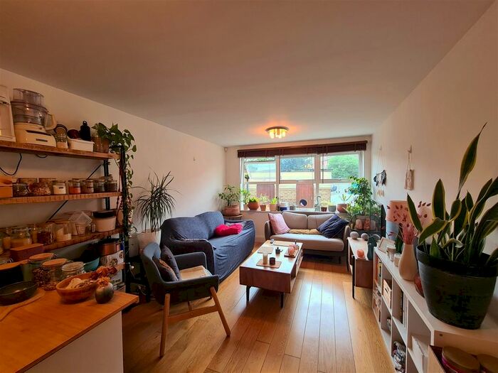 2 Bedroom Flat To Rent In Ferndale Road, London, SW9