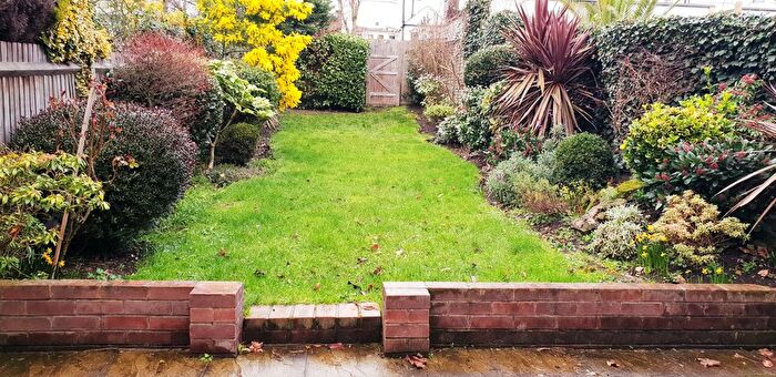 3 Bedroom Terraced House To Rent In Hamilton Road, London, NW11