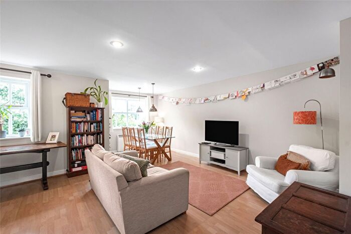 2 Bedroom Flat For Sale In Macmillan Way, Heritage Park, SW17