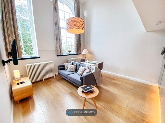 Studio To Rent In Mcdonald Road, Edinburgh, EH7