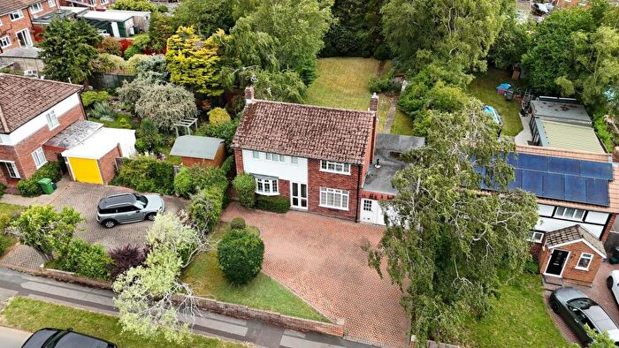 3 Bedroom Detached House For Sale In Clanfield Crescent, Tilehurst, RG31