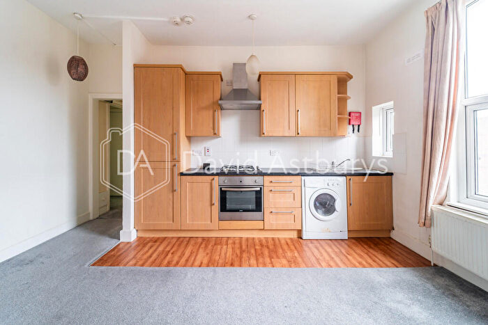 2 Bedroom Apartment To Rent In Great North Road, Highgate, London, N6