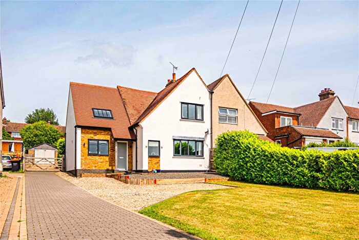 4 Bedroom Semi-Detached House For Sale In Castle Hill Road, Totternhoe, Bedfordshire, LU6