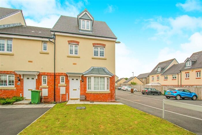 4 Bedroom Property To Rent In Mill View, Caerphilly, CF83