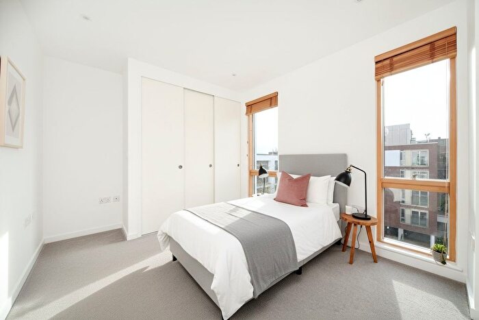 2 Bedroom Flat To Rent In Wingate Square, SW4