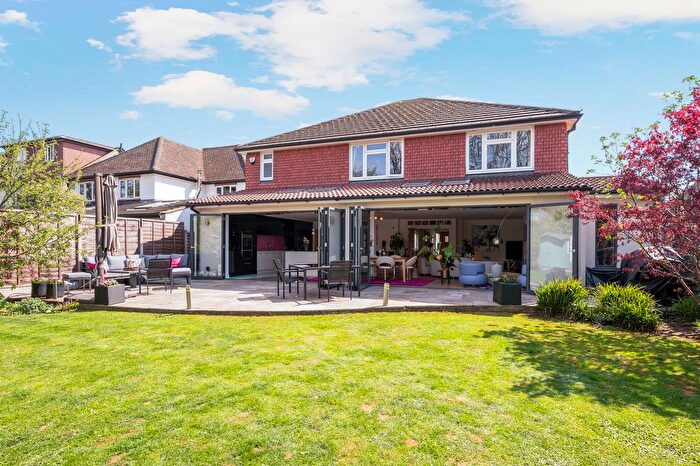 5 Bedroom Detached House For Sale In The Furrows, Walton-On-Thames, KT12