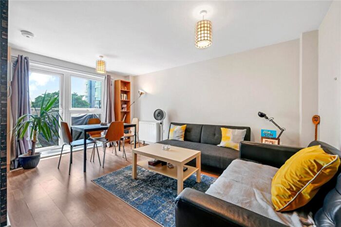 1 Bedroom Apartment To Rent In Oakleigh Court, N1