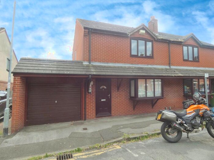 2 Bedroom Semi-Detached House To Rent In Warburton Street, Newark, NG24