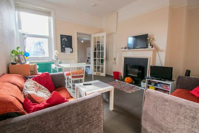 3 Bedroom Flat To Rent In Coniston Avenue, West Jesmond, Newcastle Upon Tyne, NE2