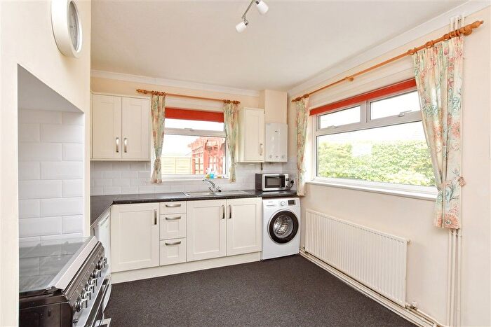 3 Bedroom Bungalow For Sale In Sadler Way, Brighton, East Sussex, BN2