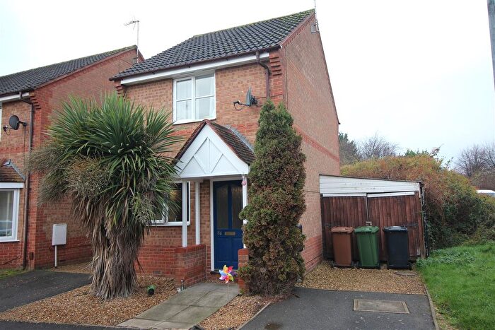 2 Bedroom Detached House To Rent In Meadenvale, Peterborough, PE1