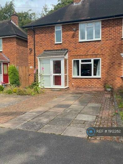 3 Bedroom Semi-Detached House To Rent In Broomfields Close, Solihull, B91