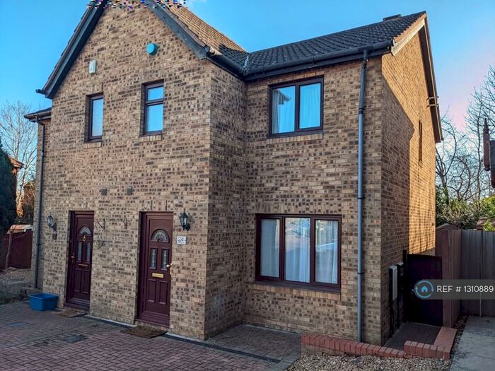 3 Bedroom Semi-Detached House To Rent In Vienna Grove, Blue Bridge, Milton Keynes, MK13