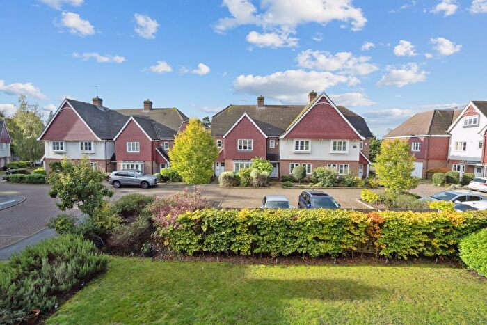2 Bedroom Flat For Sale In Hedgerley Lane, Gerrards Cross, Buckinghamshire, SL9