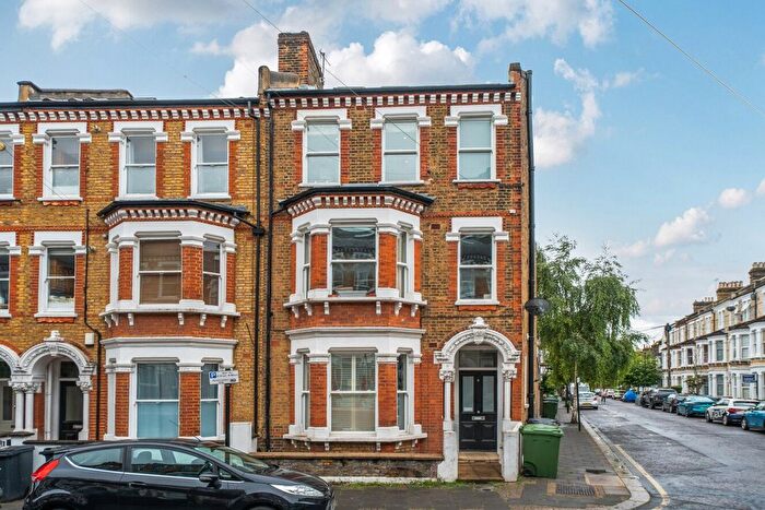 3 Bedroom Flat For Sale In Kenwyn Road, Clapham, London, SW4
