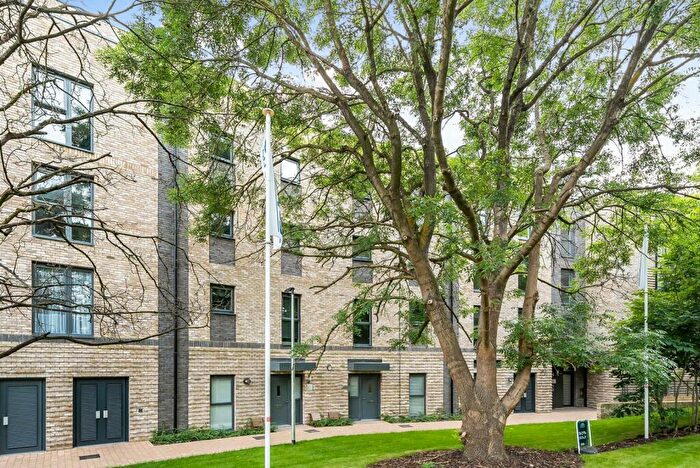 2 Bedroom Flat To Rent In Luctons Close, Loughton, IG10