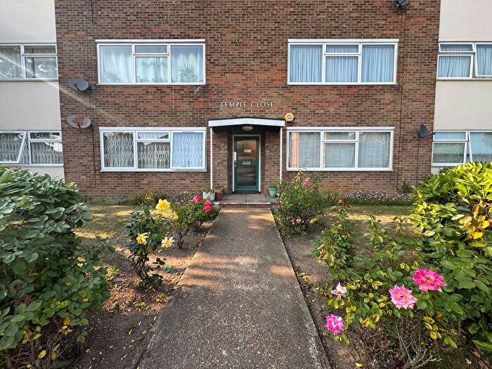 2 Bedroom Flat To Rent In Temple Close, London, N3
