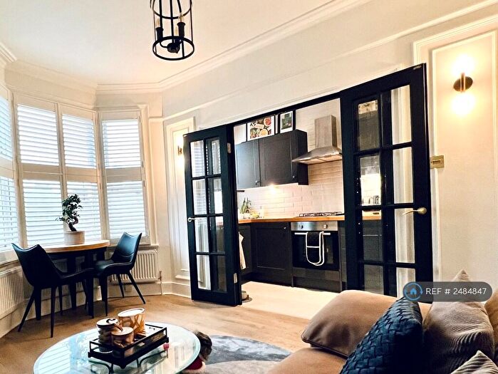 2 Bedroom Flat To Rent In Leahurst Road, London, SE13