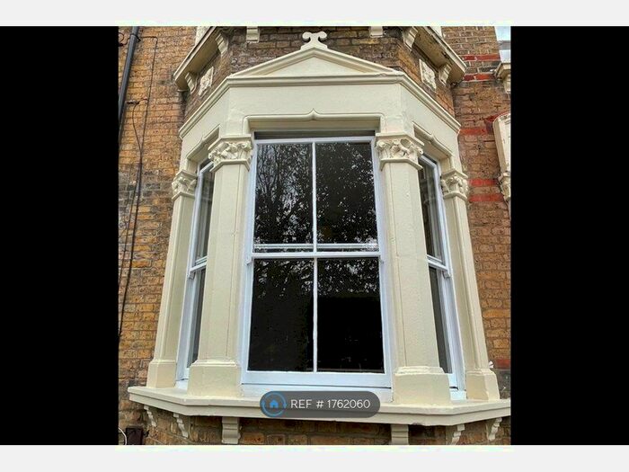 2 Bedroom Flat To Rent In Waller Road, London, SE14