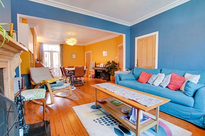 5 Bedroom End Terrace House For Sale In Lytham Road, Leicester, LE2