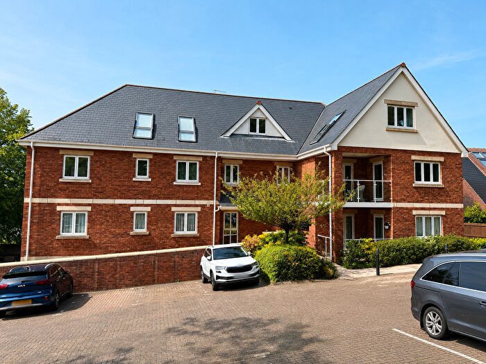 2 Bedroom Flat For Sale In Foxholes Hill, Exmouth, EX8