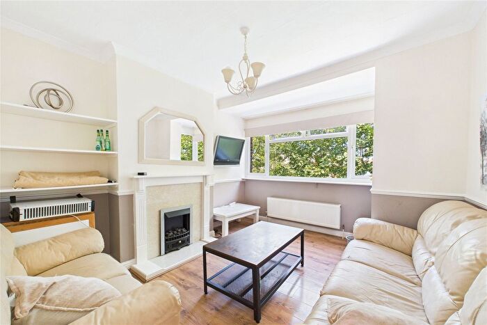 2 Bedroom Flat To Rent In Bridge Court, Bath Road, Taplow, Maidenhead, SL6