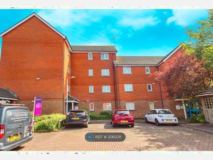 2 Bedroom Flat To Rent In Worthing Close, Grays, RM17