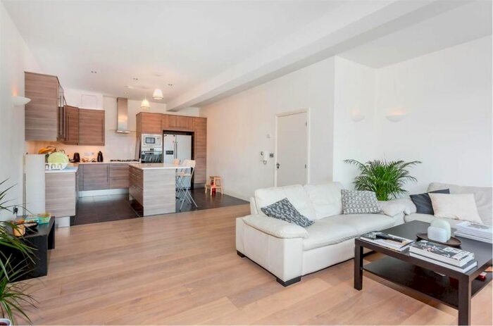 4 Bedroom Flat To Rent In Villiers Road, London, NW2