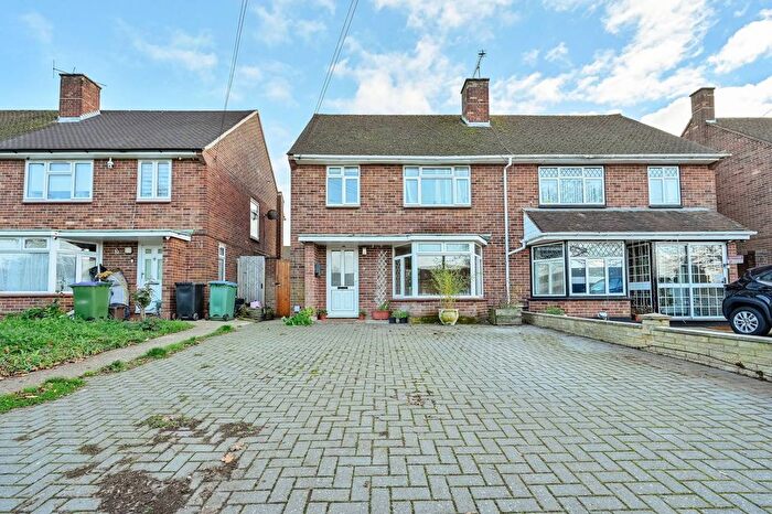 3 Bedroom Semi Detached House To Rent In Chesham Way, Watford, WD18