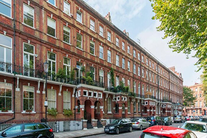 3 Bedroom Flat To Rent In Nevern Square, Earls Court, London, SW5