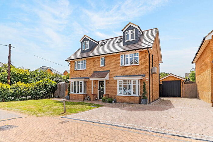 6 Bedroom Detached House For Sale In Lesser Avenue, Wixams, MK42