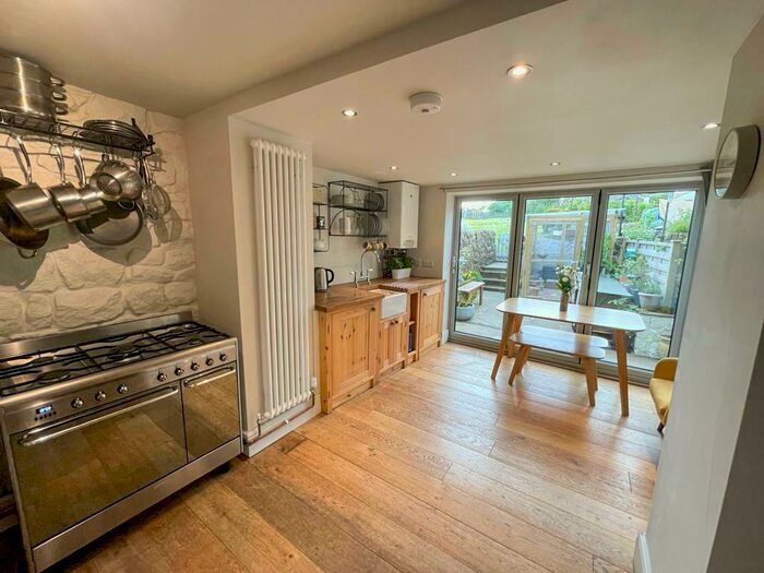 3 Bedroom Cottage For Sale In Middleton, Cowling, BD22