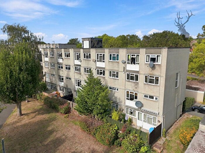 2 Bedroom Flat For Sale In Longcroft Rise, Loughton, IG10