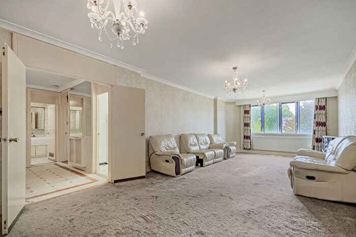 2 Bedroom Flat For Sale In Wellington Road, NW8