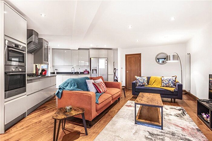 3 Bedroom Flat To Rent In Abbey Street, London, SE1