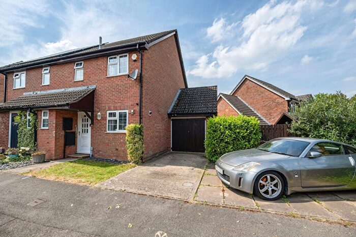 3 Bedroom Semi-Detached House For Sale In Worcester Avenue, Kempshott Rise, RG22