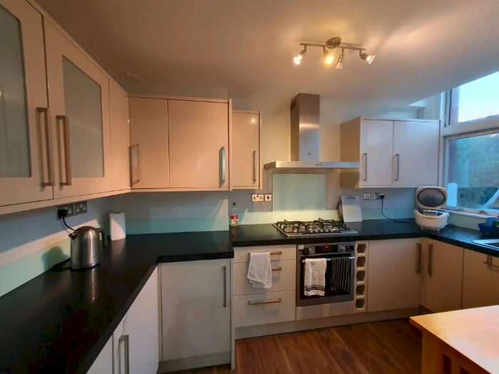 2 Bedroom Flat To Rent In Addiscombe Road, Croydon, Surrey, CR0