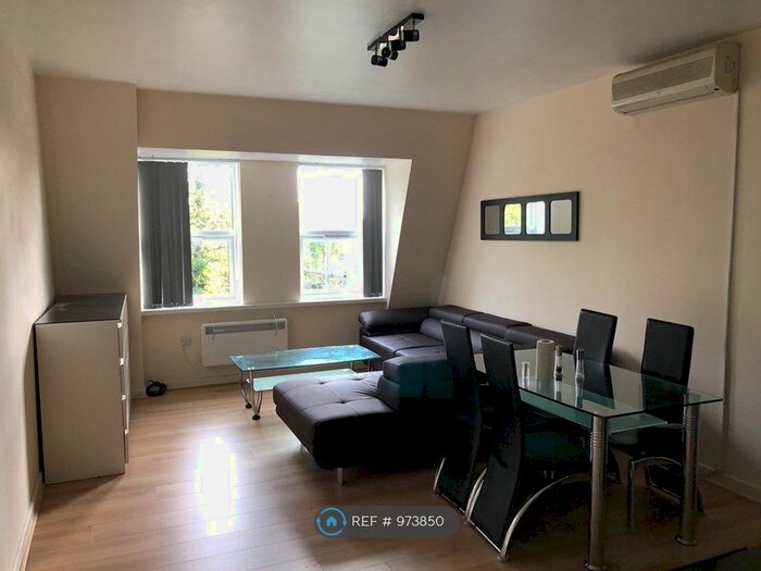 1 Bedroom Flat To Rent In Station Road, Ashford, TW15