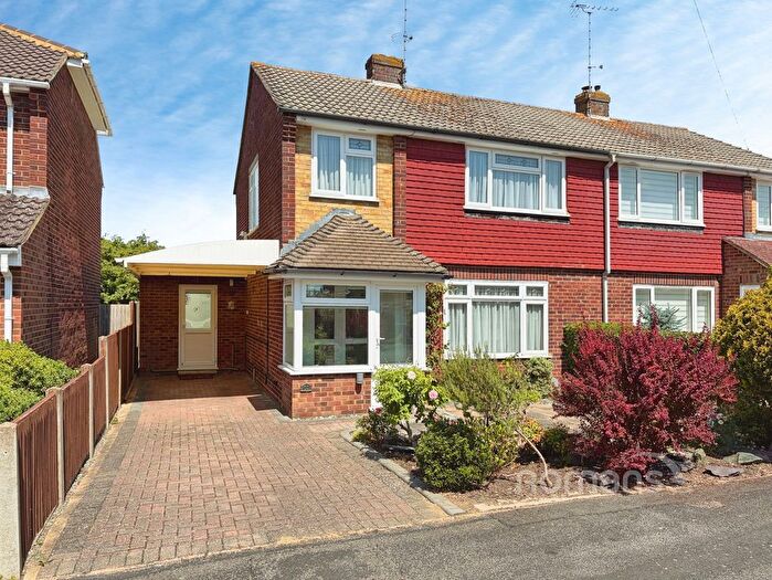 3 Bedroom Semi-Detached House For Sale In Coleville Road, Farnborough, Hampshire, GU14