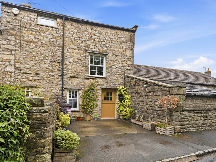 2 Bedroom Character Property For Sale In Foss Cottage, Gayle, DL8