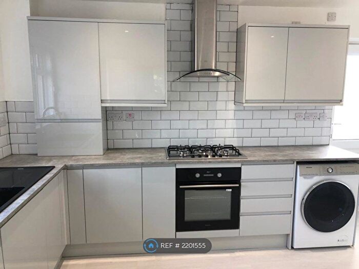 2 Bedroom Flat To Rent In St. Davids Close, Iver, SL0