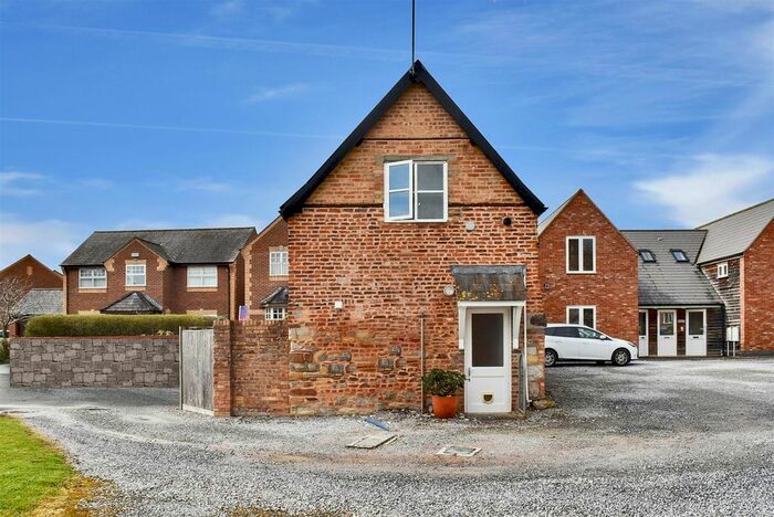 2 Bedroom Detached House To Rent In Weirfield Green, Taunton, TA1