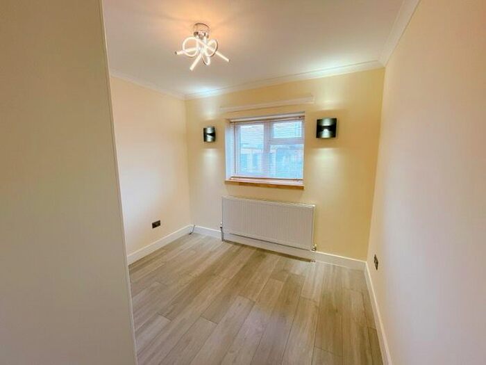 3 Bedroom Flat To Rent In Uxbridge Road, Hanwell, W7