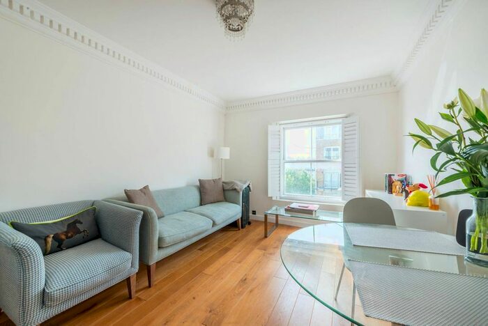 1 Bedroom Flat To Rent In Queens Gardens, Lancaster Gate, London, W2