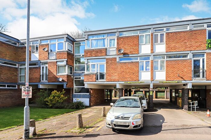 2 Bedroom Flat For Sale In Newbridge Crescent, Wolverhampton, WV6