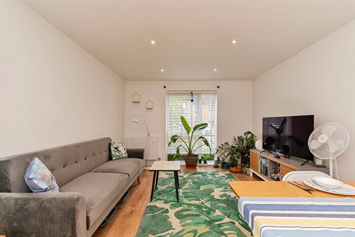 1 Bedroom Flat For Sale In Ashton Rise, Bristol, BS3
