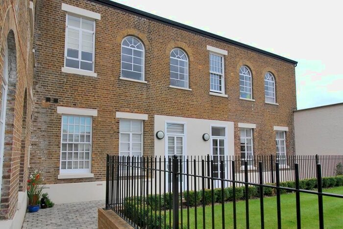 1 Bedroom Flat To Rent In Glatt House, Hilda Road, Southall, UB2