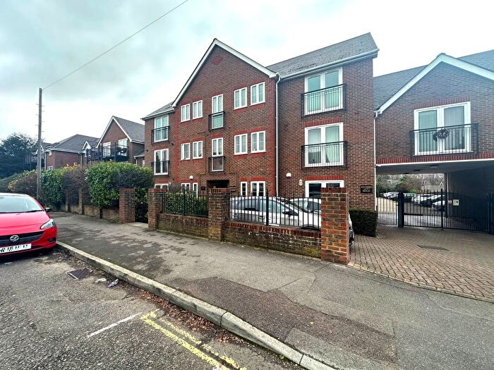 2 Bedroom Flat To Rent In Rosemount Court, West End, Southampton, Hampshire, SO30